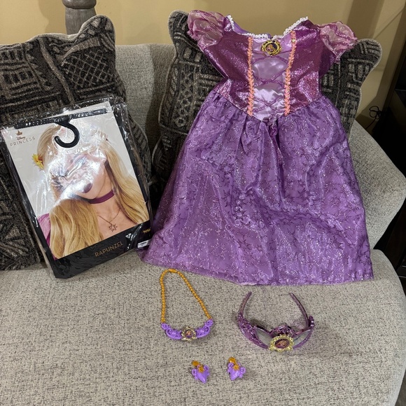 Rapunzel Costume - Picture 1 of 6